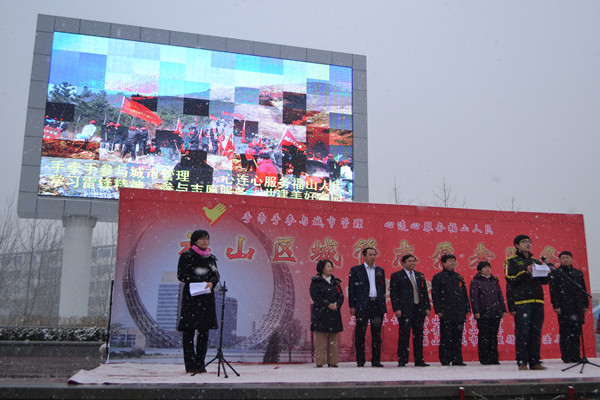 球友会80名学生志愿者与福山城管志愿者手拉手共建和谐福山2_副本.jpg