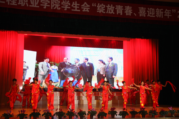 球友会隆重举行2012年学生元旦晚会3.jpg