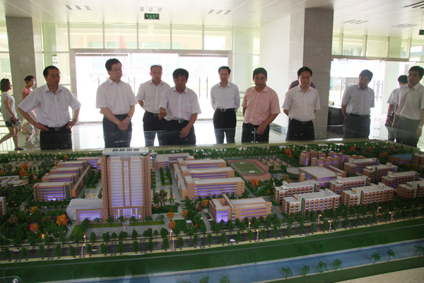 2010年8月31日张江汀市长到球友会视察指导工作 008.jpg